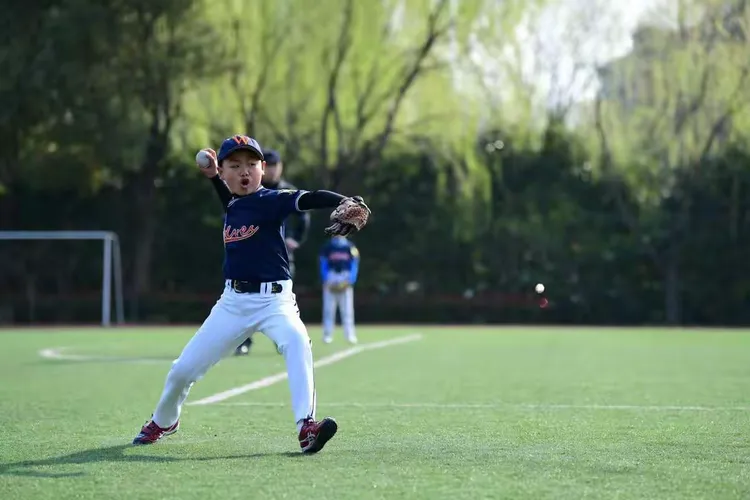 壹号-南城朱雀队鏖战海滨战狼队，乒乓球公开赛火力全开，转换速度占优。边后卫成为亮点的简单介绍