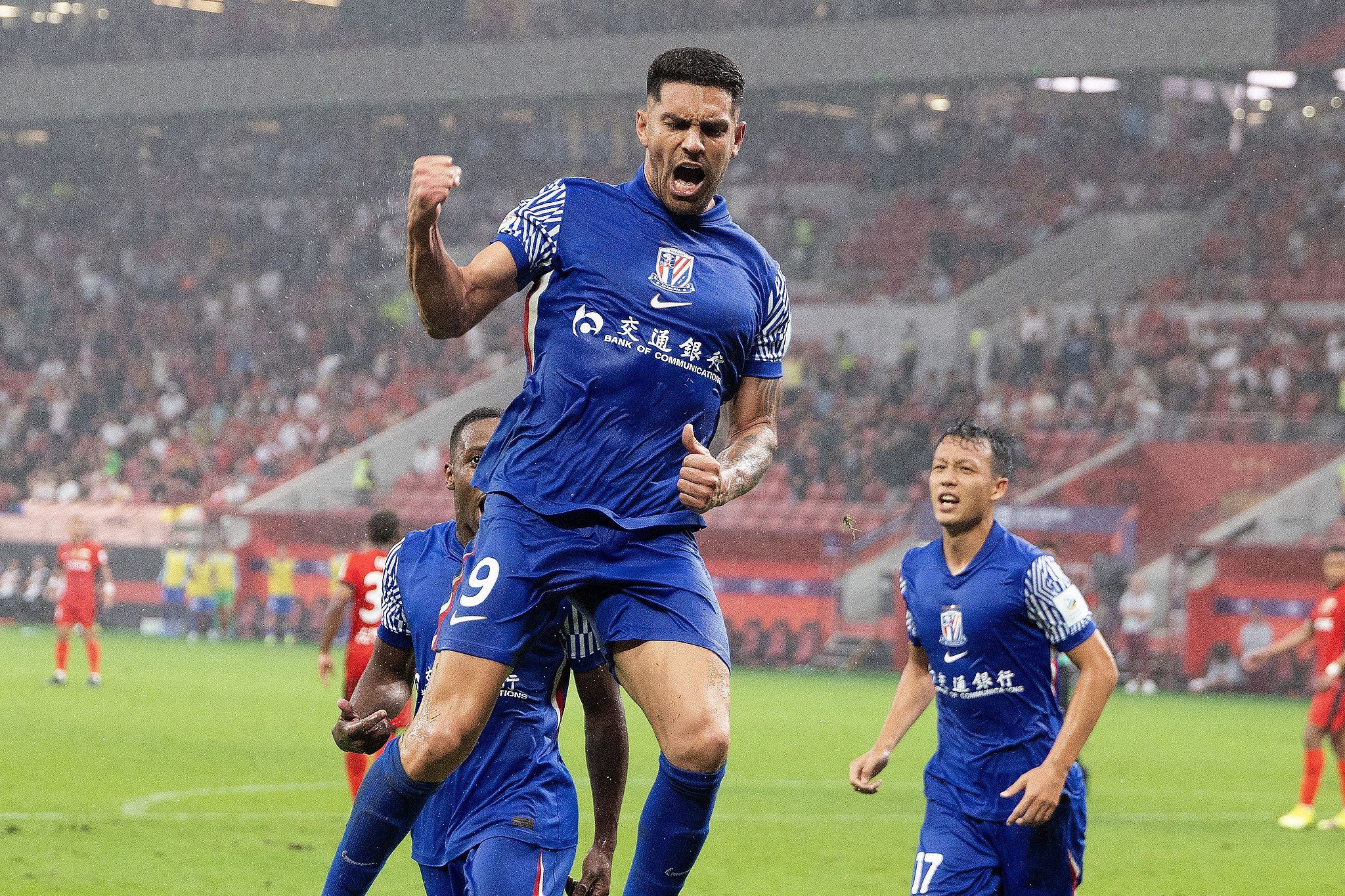 包含赛后足总杯焦点战；上海申花内部沟通；引发热议；医务组通报恢复的词条