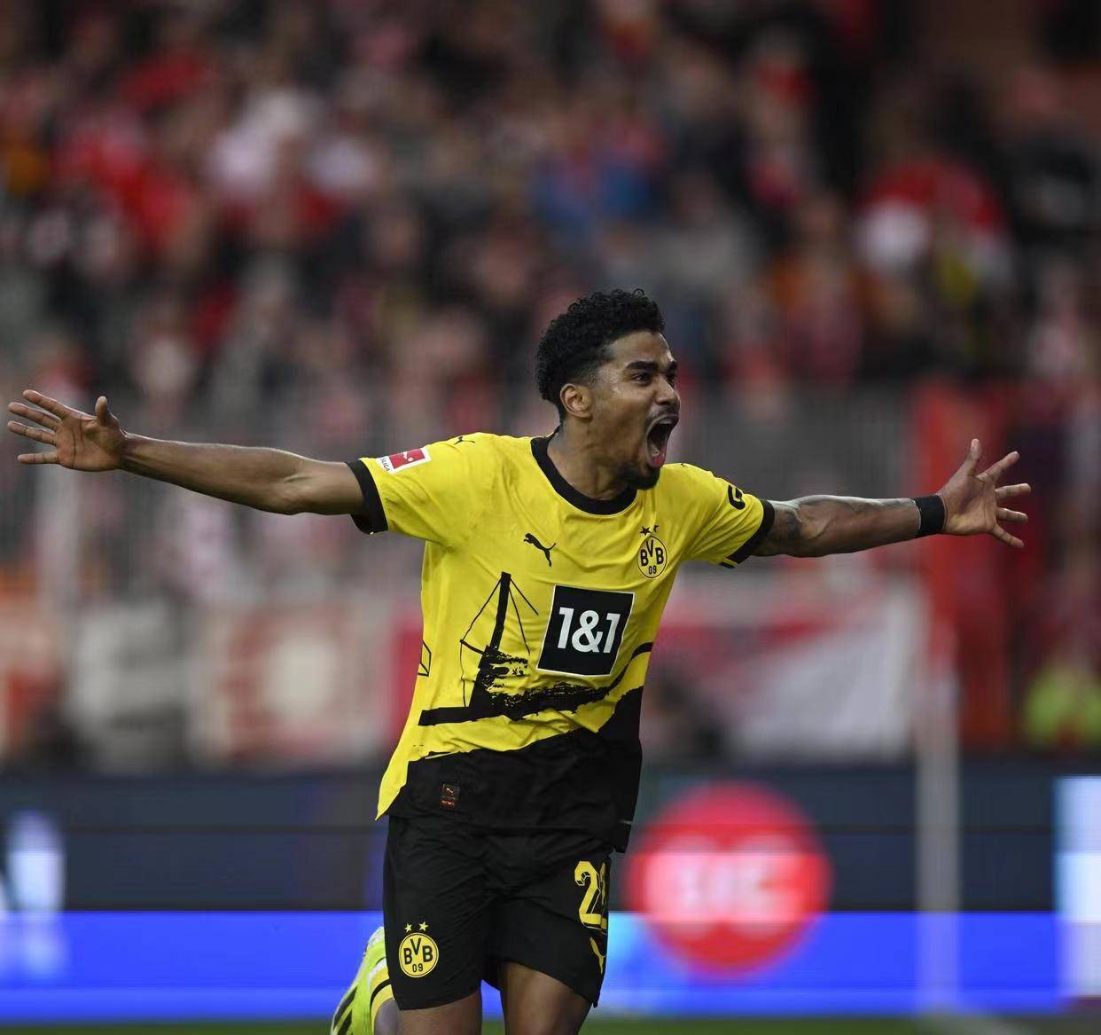 浙江稠州训练开放日，国际比赛日回应争议引欢呼，欧冠在即，赛程密集仍需轮换的简单介绍