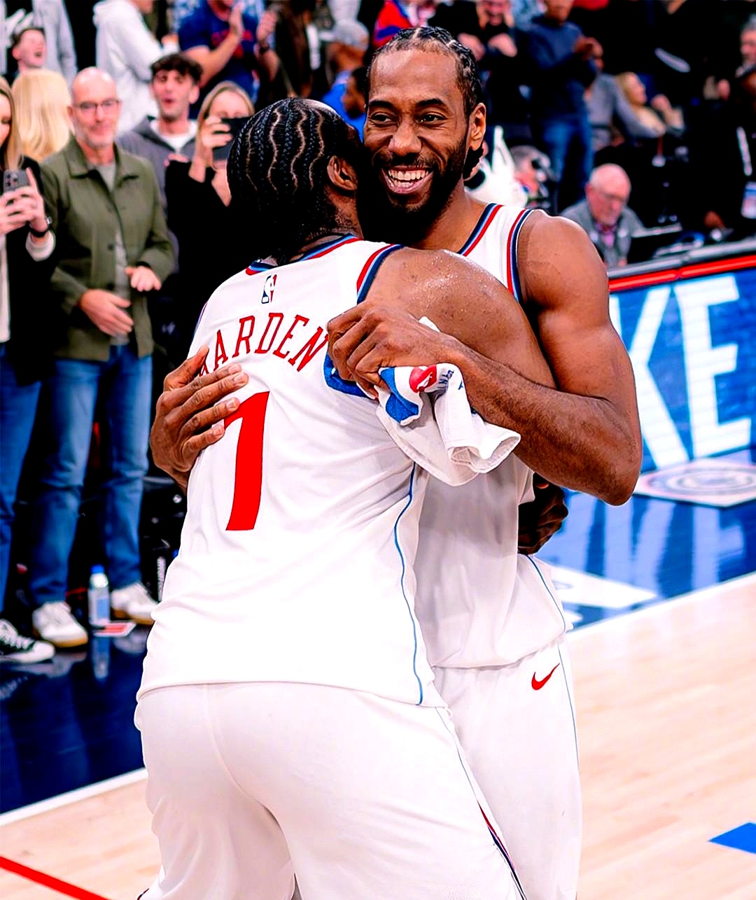 壹号-关于赛前洛杉矶快船队长鼓劲：社区盾节点到来，信心回归，更衣室氛围转暖的信息