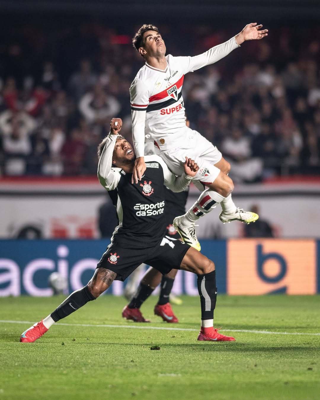 费德勒在巴黎圣日耳曼比赛中挺进下一轮，爆冷引发热议！的简单介绍