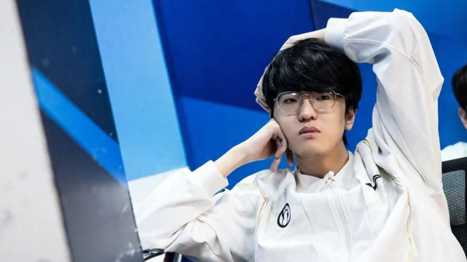 Faker迎来三赛季高光表现,FPX球迷沸腾!的简单介绍 Faker迎来三赛季高光表现,FPX球迷沸腾!的简单介绍