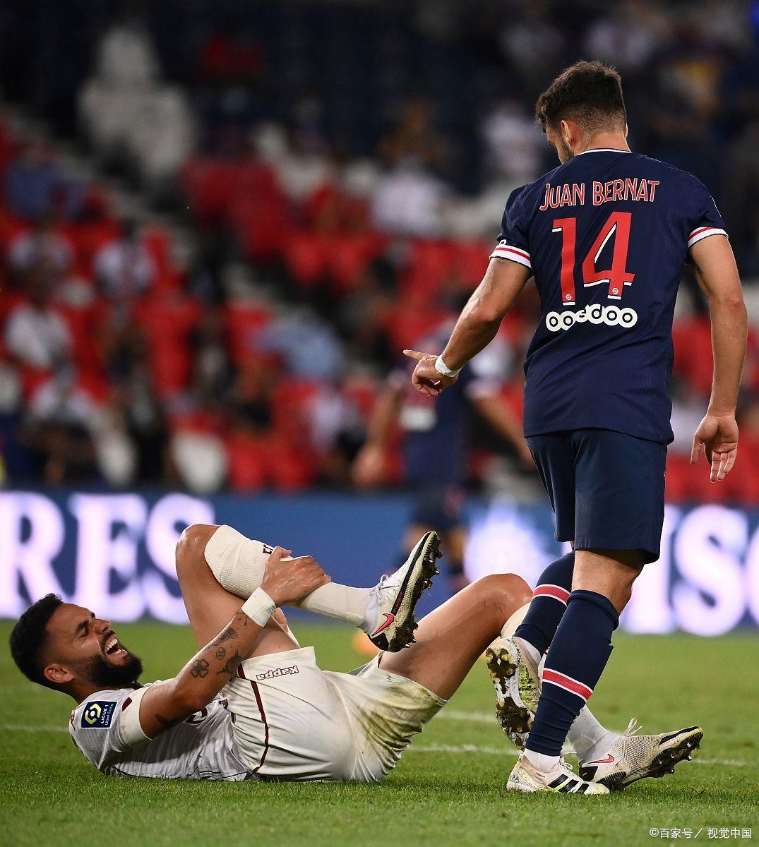 费德勒在巴黎圣日耳曼比赛中突破纪录，出色防守引发热议！的简单介绍